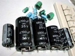 デカイ!、デカイよこのコンデンサ!!