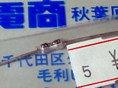 基板を自作する人にはこちらのタイプの方が使いやすいんでしょうね、しかし、チップ抵抗があるのにチップヒューズが無いとは…???