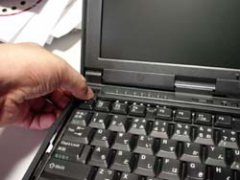 力を入れなくても外せる角度があるみたいです