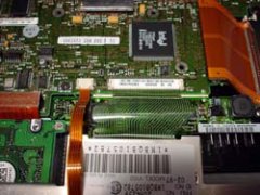 コネクタ横の細かいチップに注意!