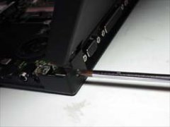 液晶モニターを支えながらやりましょう